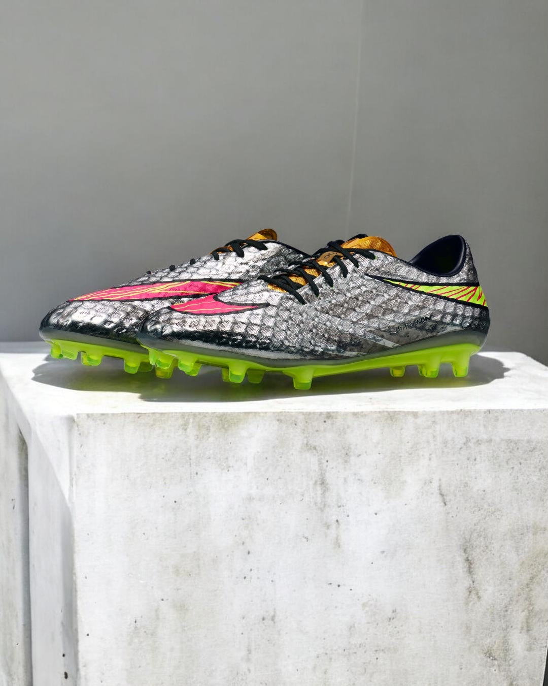 NIKE HYPERVENOM PHANTOM LIQUID DIAMOND FG
