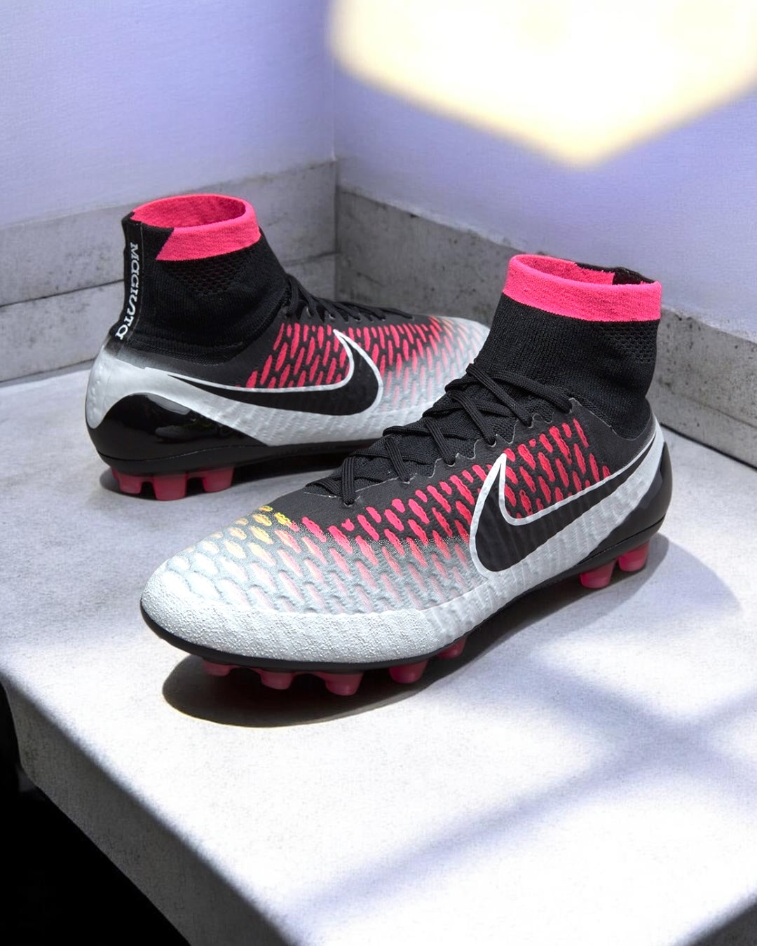NIKE MAGISTA WHITE BLACK PINK ELITE FG
